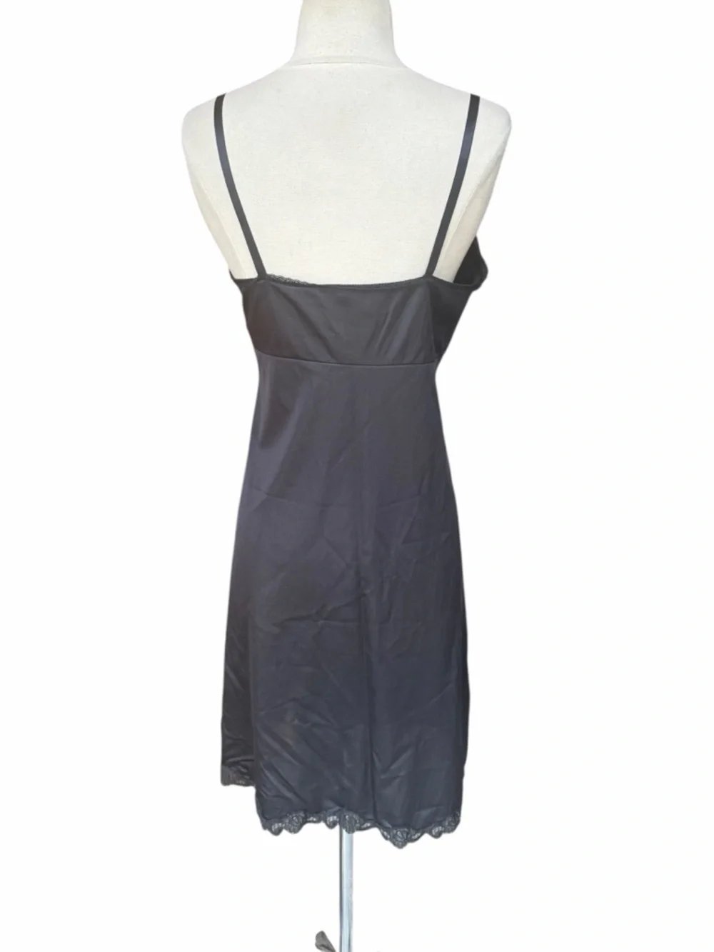 1980s/90s Ashley Taylor 100% Nylon V-Neckline Scalloped Floral Lace Slip - Picture 5 of 6